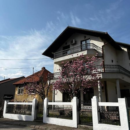Hostel 图兹拉 外观 照片
