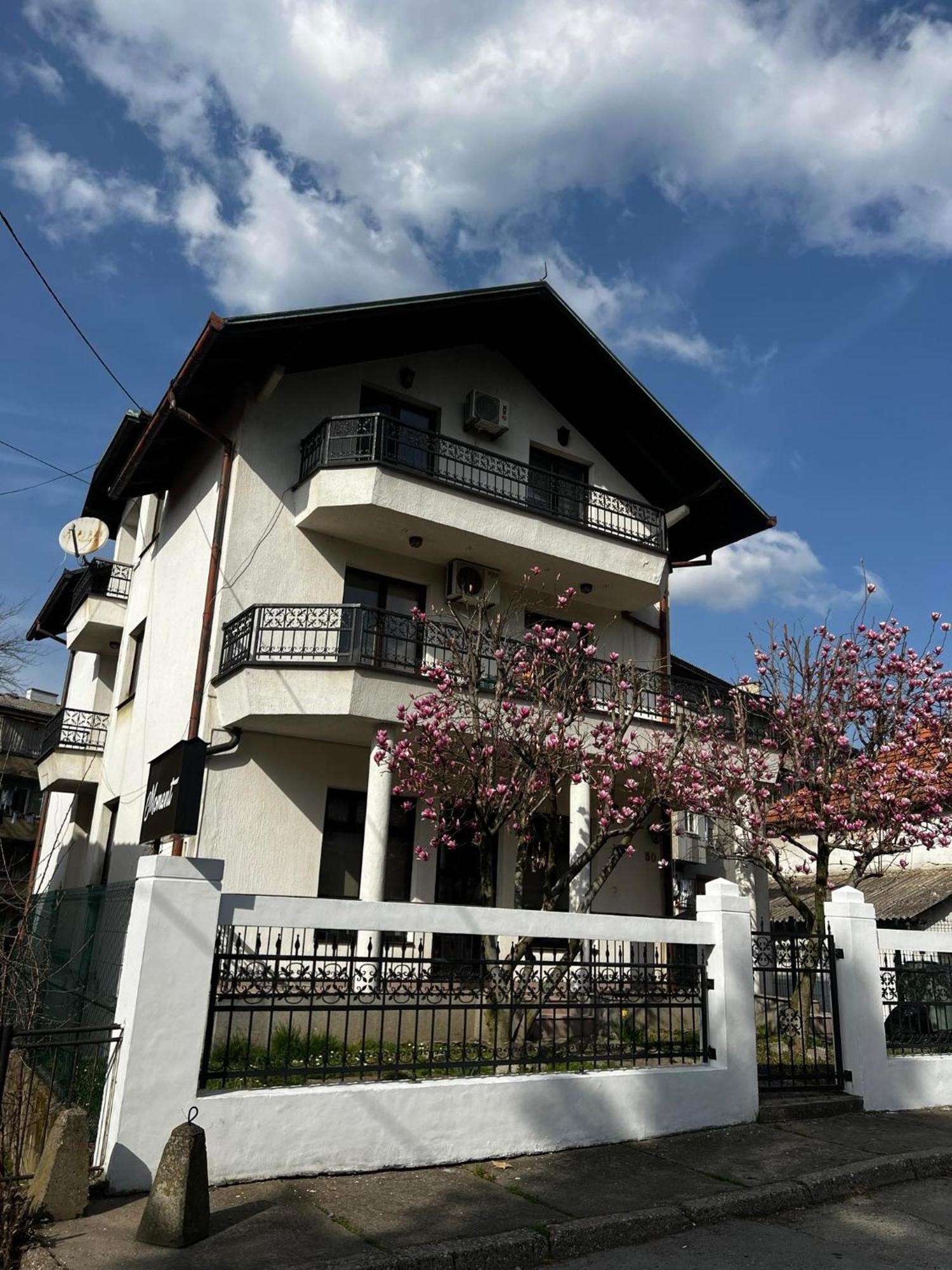 Hostel 图兹拉 外观 照片